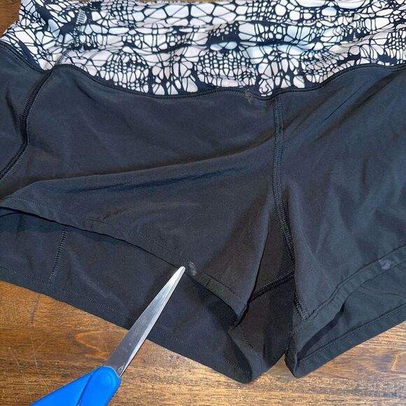Lululemon Speed Up Shorts - Picture 5 of 8